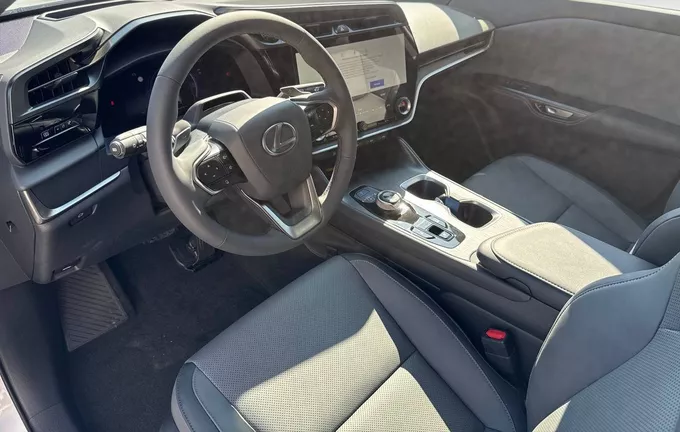 LEXUS RZ 350e Luxe photo 11 F070152