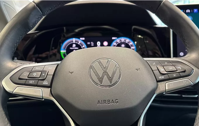 VOLKSWAGEN GOLF 1.5 eHybrid 204 DSG6 VW Edition photo 18 2127865