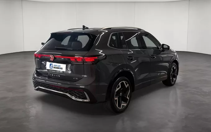 VOLKSWAGEN TIGUAN 1.5 eTSI 150ch DSG7 R-Line Edition extérieur trois quart arrière droit 2131864