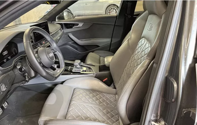AUDI A4 Avant 40 TDI 204 S tronic 7 Quattro S Edition extérieur trois quart arrière droit 560667