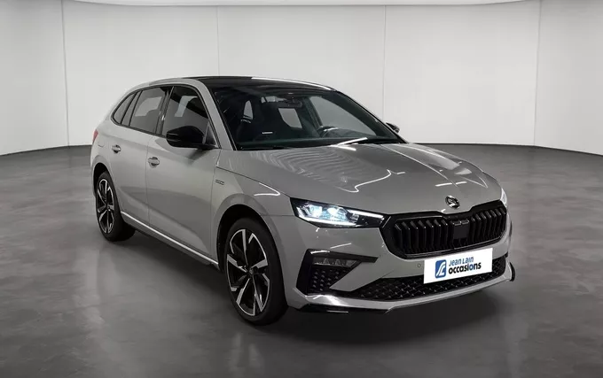 SKODA SCALA 1.5 TSI Evo 2 150 ch DSG7 ACT Monte Carlo extérieur trois quart avant droit 2132635
