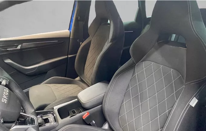 SKODA KAROQ 1.5 TSI Evo 2 150 ch ACT DSG7 Sportline extérieur trois quart arrière droit 2130774