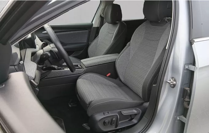 SKODA SUPERB Combi 2.0 TDI 150 ch SCR DSG7 Selection extérieur trois quart arrière droit 2123474