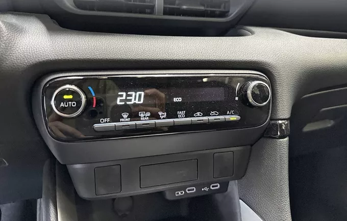 TOYOTA YARIS Hybride 116h Dynamic Business photo 14 1103571