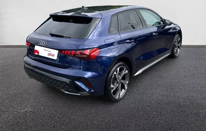 AUDI A3 Sportback TFSI Mild Hybrid 116 S tronic 7 S line extérieur trois quart arrière droit 2129779