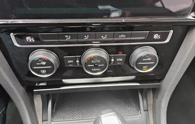 VOLKSWAGEN GOLF 1.0 TSI 115 DSG7 Connect photo 17 213156