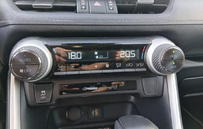 TOYOTA RAV4 Hybride 222 ch AWD-i Dynamic photo 14 1103495