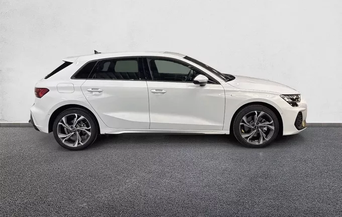 AUDI A3 Sportback TFSI e Hybride rechargeable 204 S tronic 6 S line extérieur côté droit 5987