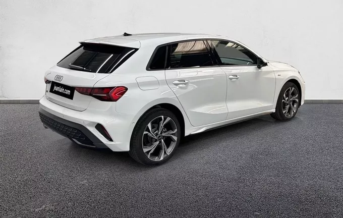 AUDI A3 Sportback TFSI e Hybride rechargeable 204 S tronic 6 S line extérieur trois quart arrière droit 5987
