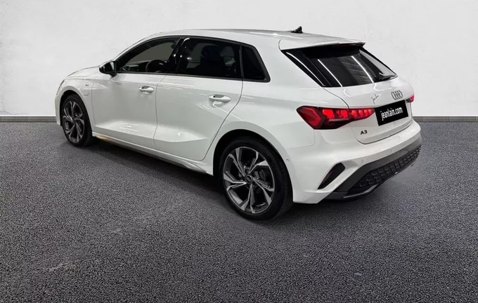 AUDI A3 Sportback TFSI e Hybride rechargeable 204 S tronic 6 S line extérieur trois quart arrière gauche 5987
