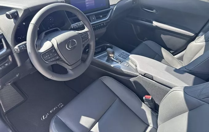 LEXUS UX 300h 2WD F SPORT Design photo 11 147985