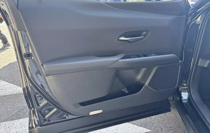 LEXUS UX 300h 2WD F SPORT Design photo 21 147985