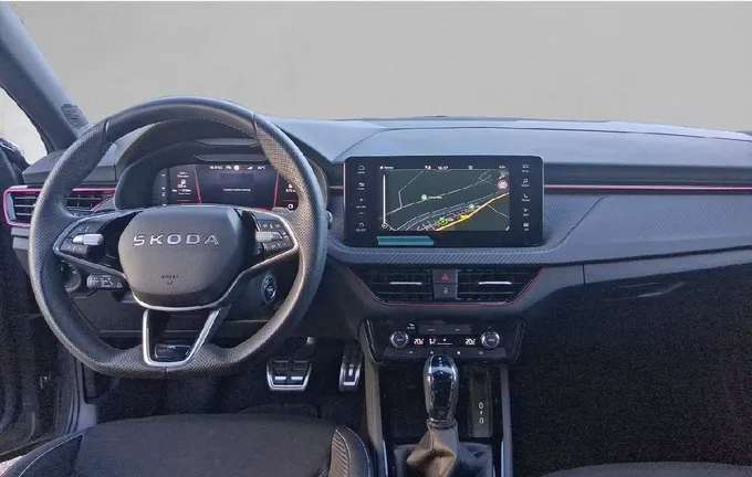 SKODA SCALA 1.0 TSI Evo 2 116 ch DSG7 Monte-Carlo extérieur trois quart avant droit 460127