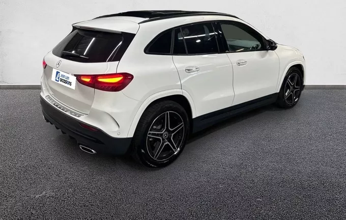 MERCEDES GLA 180 d 8G-DCT AMG Line extérieur trois quart arrière droit 2132081