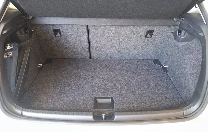 VOLKSWAGEN POLO 1.0 TSI 95 S&S BVM5 Carat extérieur arrière 2130065