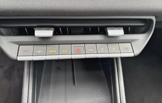 VOLKSWAGEN ID. POLO 211 ch 52 kWh Life Edition photo 11 9728