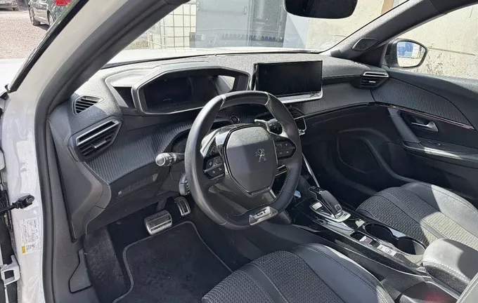 PEUGEOT 2008 BlueHDi 130 S&S EAT8 GT photo 11 560441