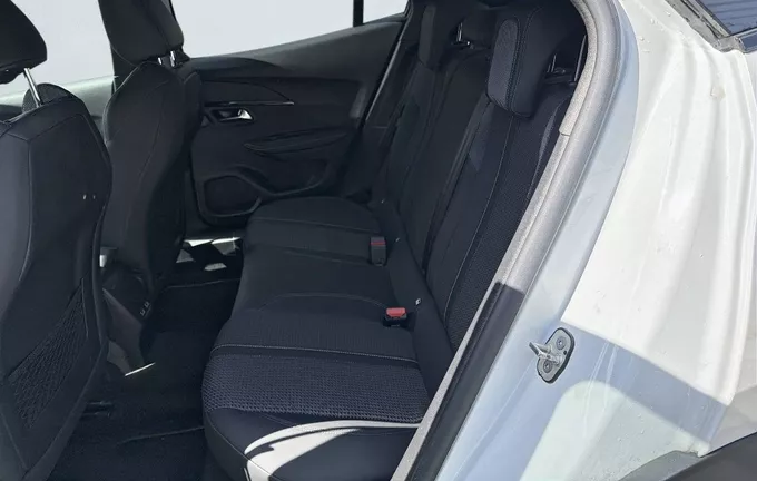 PEUGEOT 2008 BlueHDi 130 S&S EAT8 GT photo 17 560441