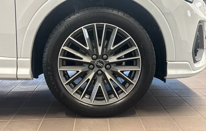 AUDI Q3 35 TFSI 150 ch S tronic 7 S line photo 9 2131025
