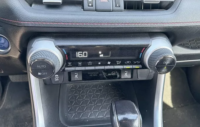 TOYOTA RAV4 Hybride Rechargeable AWD Design photo 14 1103240