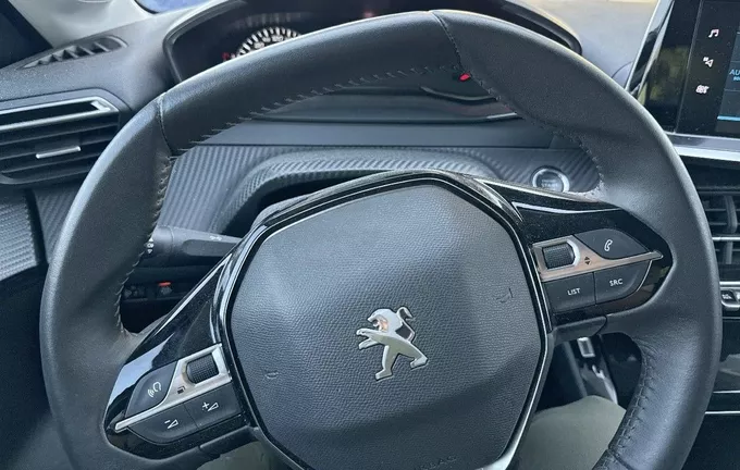PEUGEOT 208 BlueHDi 100 S&S BVM6 Allure photo 12 2131028