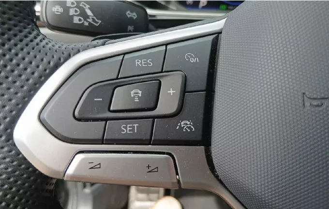 VOLKSWAGEN T-ROC 1.5 TSI EVO2 150 Start/Stop DSG7 R-Line Edition photo 21 2126880