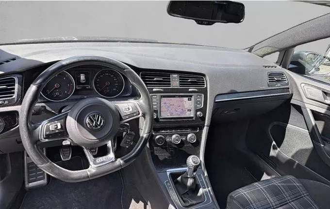 VOLKSWAGEN GOLF 2.0 TDI 184 BlueMotion Technology FAP GTD extérieur trois quart avant droit 560442