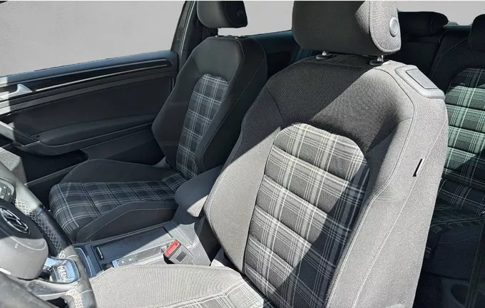 VOLKSWAGEN GOLF 2.0 TDI 184 BlueMotion Technology FAP GTD extérieur trois quart arrière droit 560442