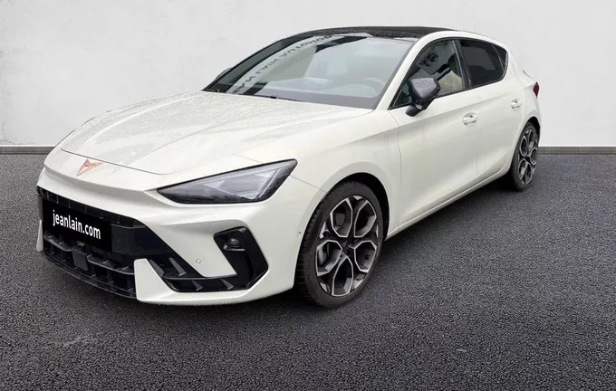 CUPRA LEON 1.5 eTSI Hybrid 150 ch DSG7 V extérieur trois quart avant droit 1788