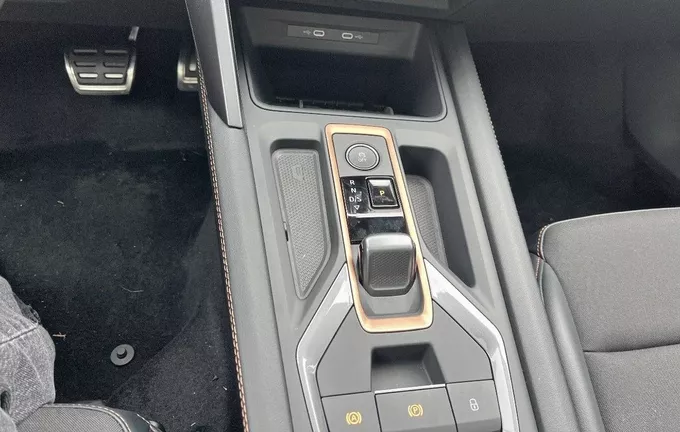 CUPRA LEON 1.5 eTSI Hybrid 150 ch DSG7 V photo 13 1788