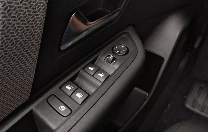 CITROEN C4 e-C4 136 ch Automatique Feel Pack photo 20 RT7921
