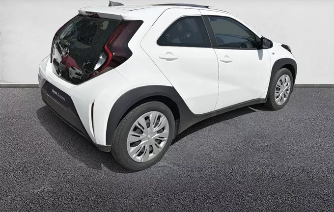 TOYOTA AYGO X 1.0 VVT-i 72 Dynamic extérieur trois quart arrière droit 1103342
