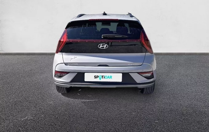 HYUNDAI BAYON 1.0 T-GDi 100 DCT-7 Hybrid 48V Business extérieur trois quart arrière droit 14035