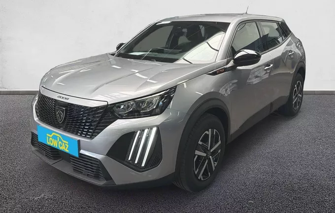 PEUGEOT 2008 Hybrid 136 e-DCS6 Style extérieur trois quart avant gauche 213486