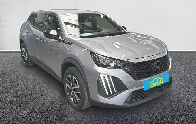 PEUGEOT 2008 Hybrid 136 e-DCS6 Style extérieur trois quart avant droit 213486