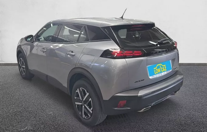 PEUGEOT 2008 Hybrid 136 e-DCS6 Style extérieur trois quart arrière gauche 213486