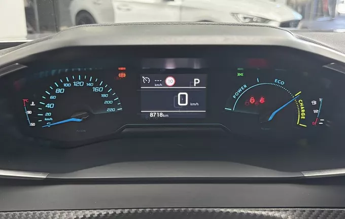 PEUGEOT 2008 Hybrid 136 e-DCS6 Style photo 12 213486