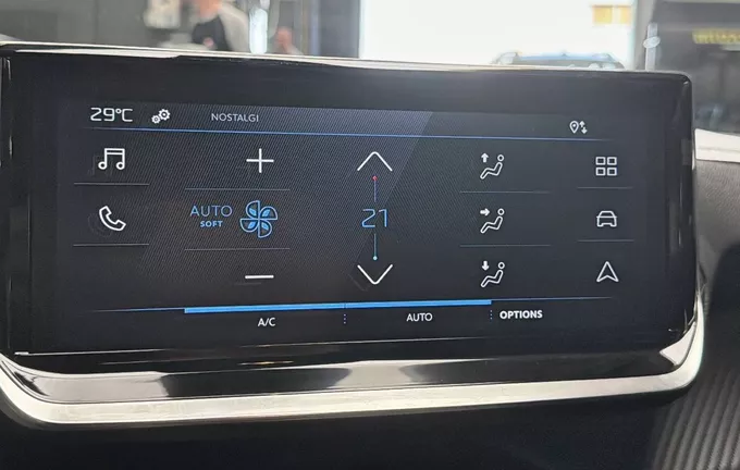 PEUGEOT 2008 Hybrid 136 e-DCS6 Style photo 16 213486