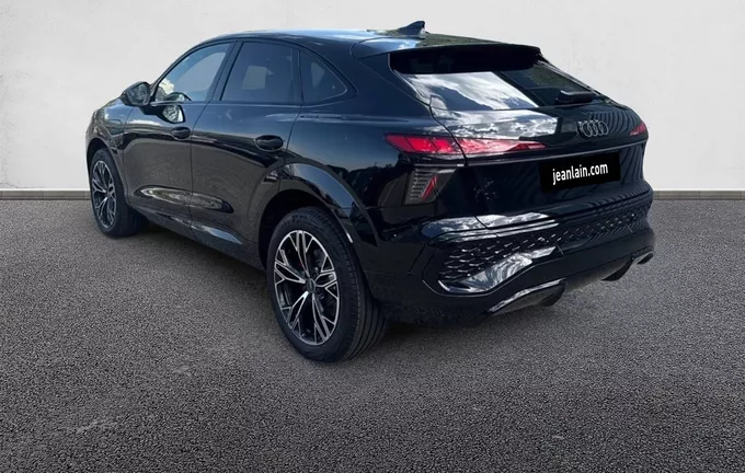 AUDI Q3 Sportback e-hybrid 272 ch S tronic 6 S line extérieur trois quart arrière gauche 5915