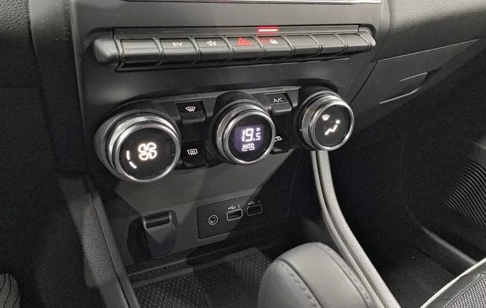 RENAULT CAPTUR E-Tech full hybrid 145 Techno photo 14 2121940