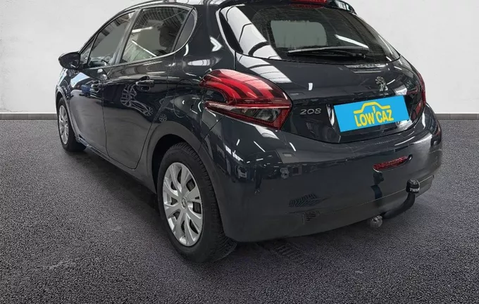 PEUGEOT 208 PureTech 82ch S&S BVM5 Active extérieur trois quart arrière gauche 213631