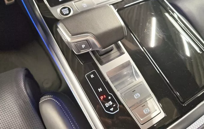 AUDI Q8 60 TFSI e 490 Tiptronic 8 quattro Competition photo 13 2120903