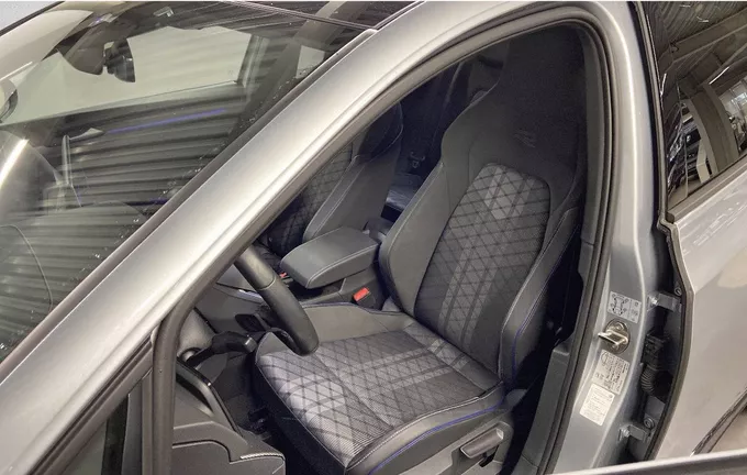 VOLKSWAGEN GOLF 2.0 TDI SCR 150 DSG7 R-Line extérieur trois quart arrière droit 2123796