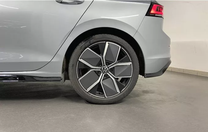 VOLKSWAGEN GOLF 2.0 TDI SCR 150 DSG7 R-Line photo 12 2123796