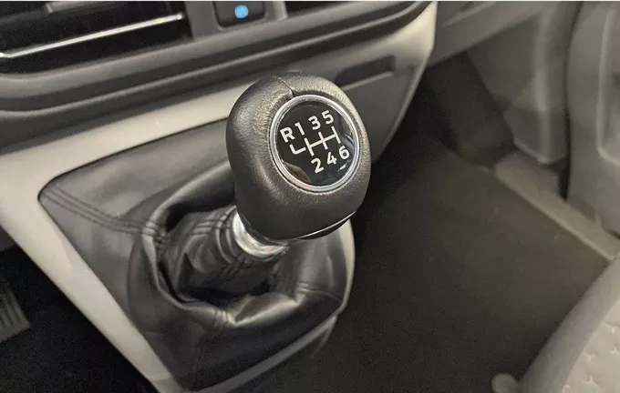 FORD TOURNEO Custom 320 L2H1 2.0 EcoBlue 150 ch Titanium photo 16 106293