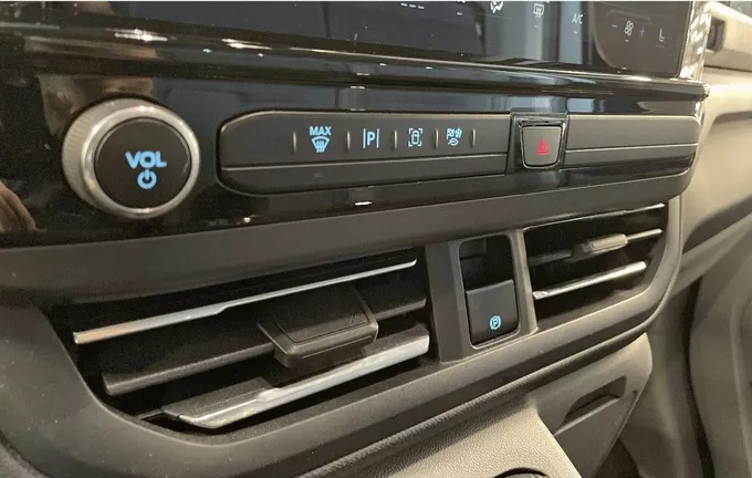 FORD TOURNEO Custom 320 L2H1 2.0 EcoBlue 150 ch Titanium photo 17 106293