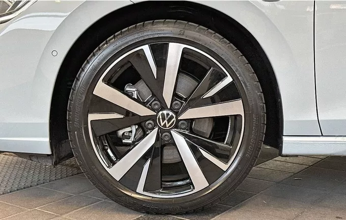 VOLKSWAGEN GOLF 1.5 eHybrid 204 DSG6 VW Edition photo 12 2126458