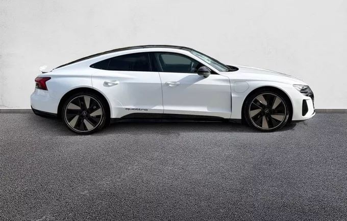 AUDI E-TRON GT 476 ch quattro e-tron extérieur côté droit 560326