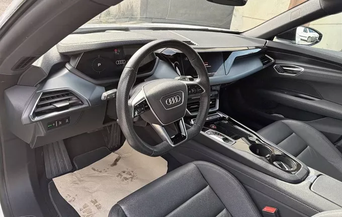 AUDI E-TRON GT 476 ch quattro e-tron photo 11 560326