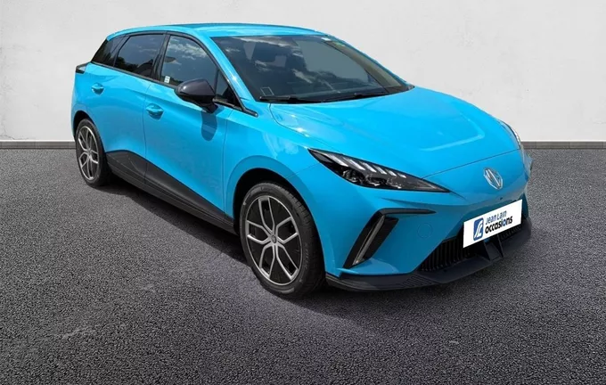 MG MG4 Electric 64kWh - 150 kW 2WD Luxury extérieur trois quart avant droit 601122
